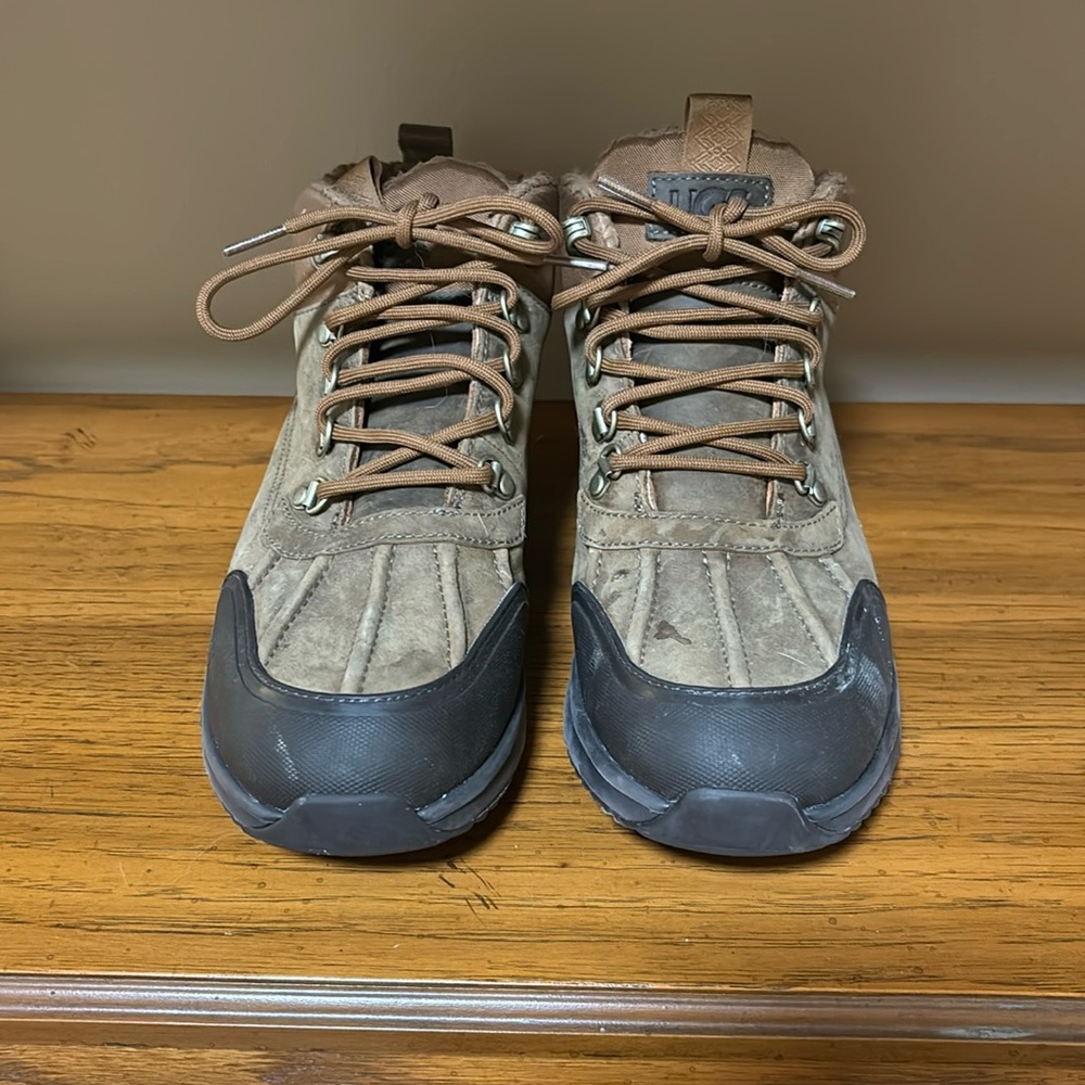 Ugg Mens boots size 7.5